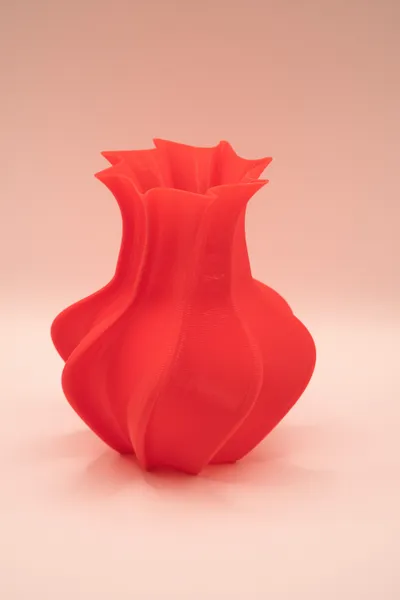 gallery_alt_1_vase_red