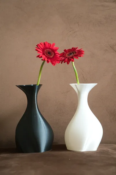 gallery_alt_vase_black_white